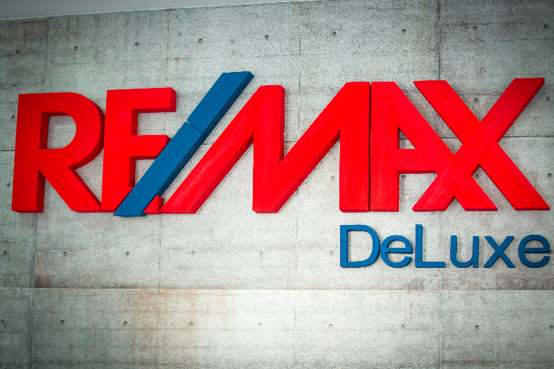 RE/MAX Deluxe
